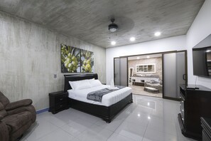 5 bedrooms, desk, WiFi, bed sheets