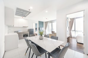 Televisión de pantalla plana de 45 pulgadas con canales por cable