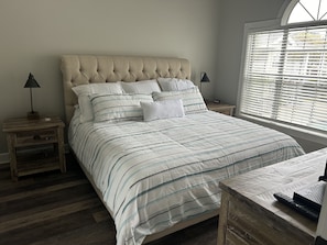 2 bedrooms, iron/ironing board, travel crib, free WiFi - Quiet Beach Getaway (Myrtle Beach)