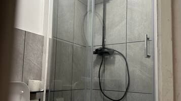 Studio | Bathroom | Shower, towels