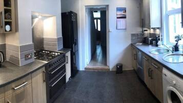 House | Private kitchen | Fridge, microwave, oven, stovetop