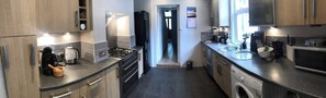 Casa | Cocina privada | Refrigerador, microondas, horno y parrilla de estufa 