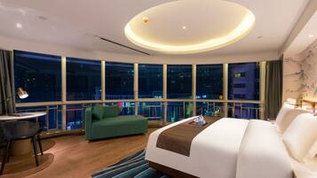 Minibar, cortinas blackout, wifi gratis y ropa de cama