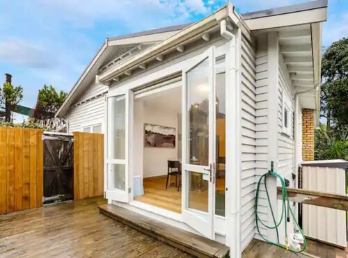 Lovely 3-Bedroom Home With Free Parking