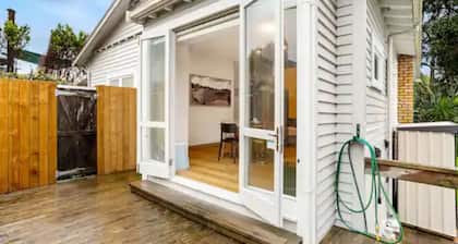 Lovely 3-Bedroom Home With Free Parking