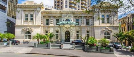 المنشأة من الخارج