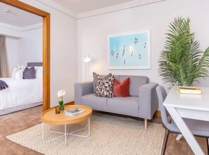 Apartment | 1 bedroom, individually decorated, individually furnished, desk - Cozy Central Apt. w/ Pool & Gym by Zodiak Stays (Auckland)
