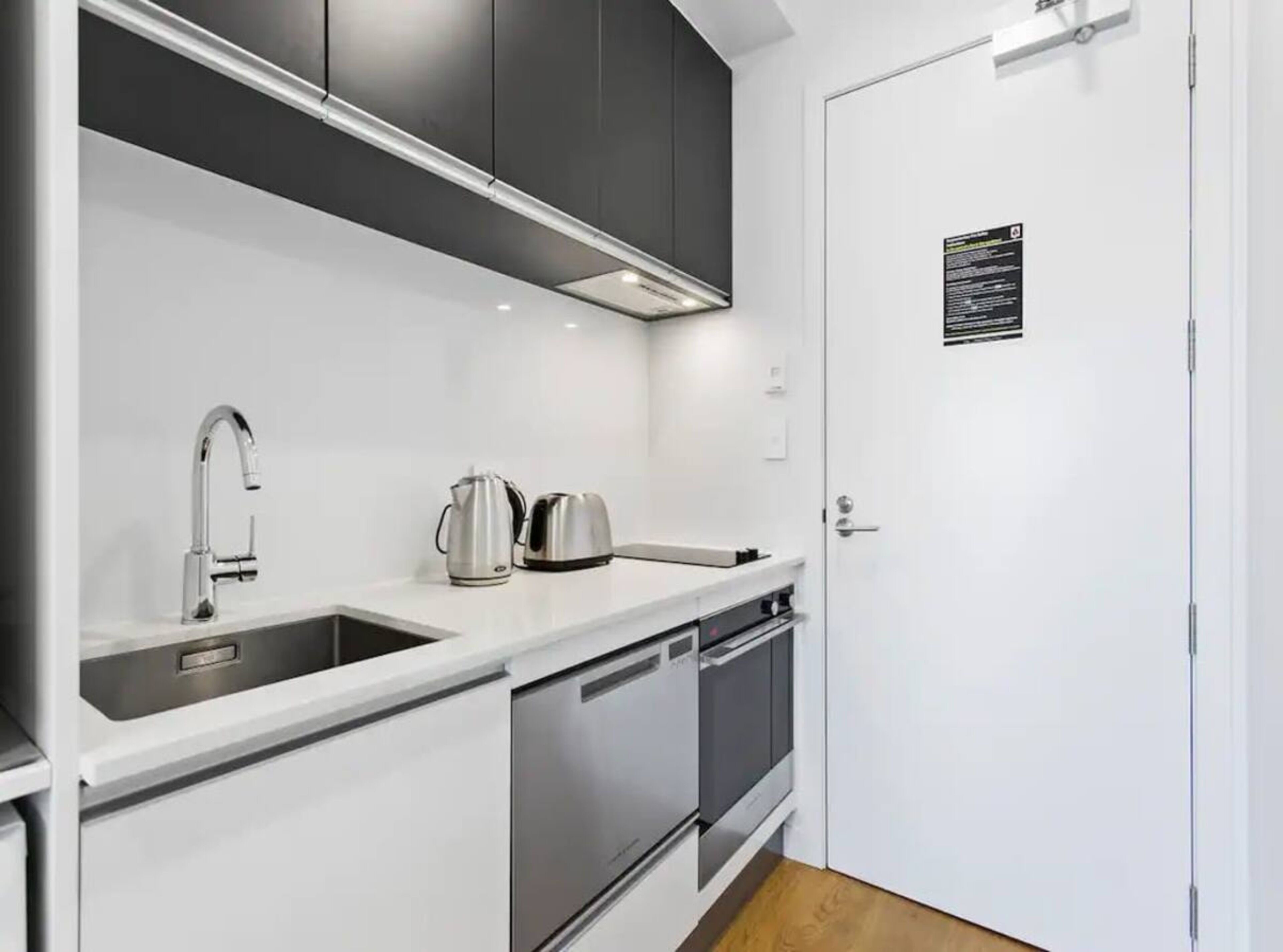 Lovely Bright Apartment - Central Takapuna!