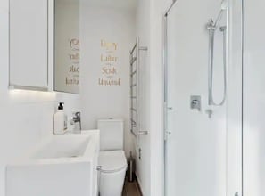 Apartment | Bathroom