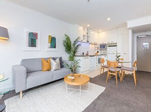 Apartment - Cozy City Apt | Pool, Gym & View | Zodiak Stays (Auckland)