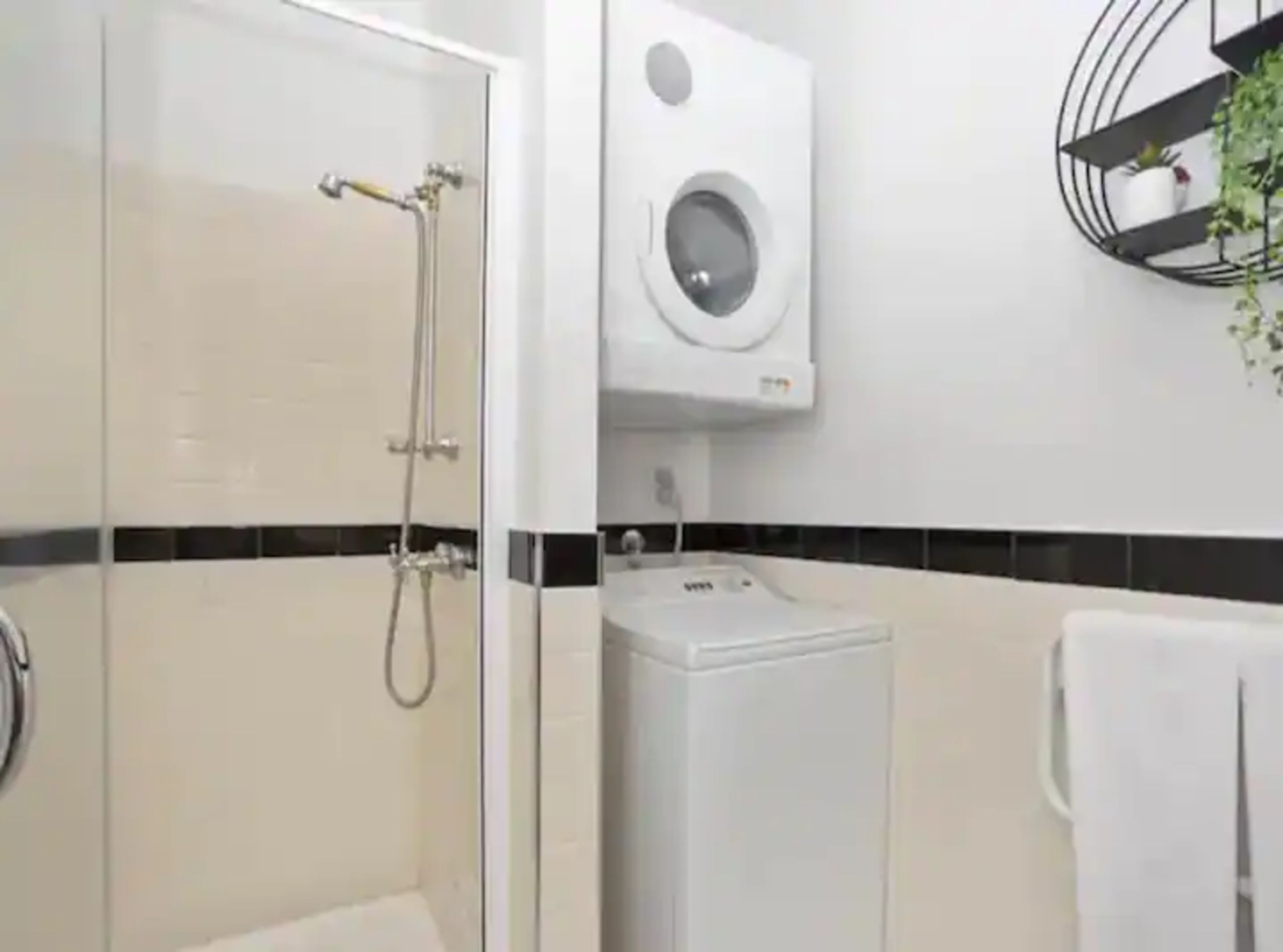 Modern, One Bedroom Princes Wharf Apartment W/ Ac