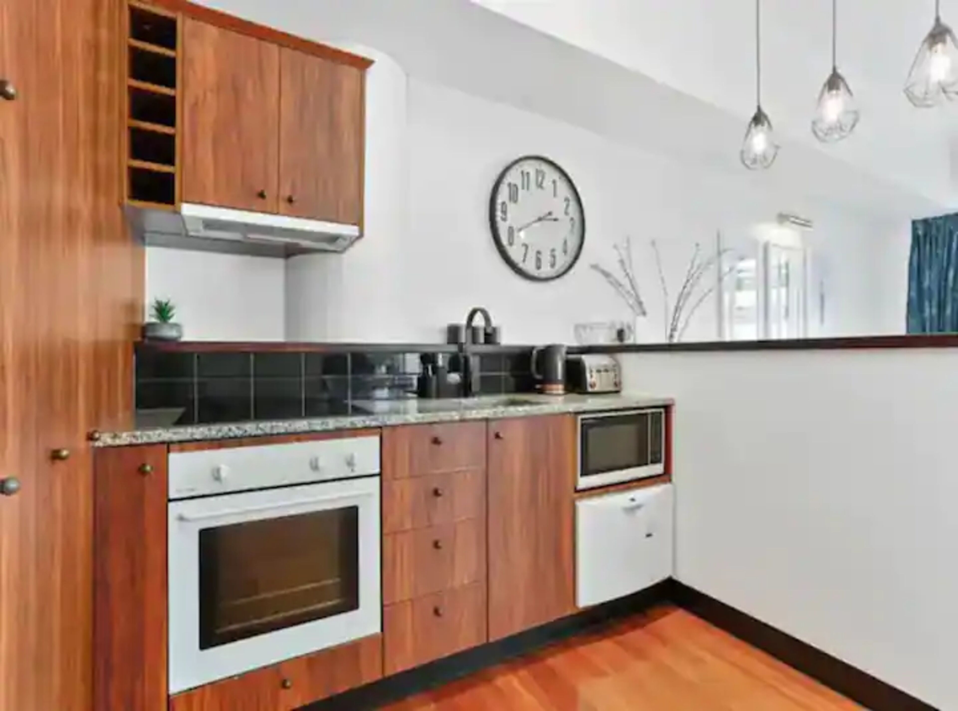 Modern, One Bedroom Princes Wharf Apartment W/ Ac