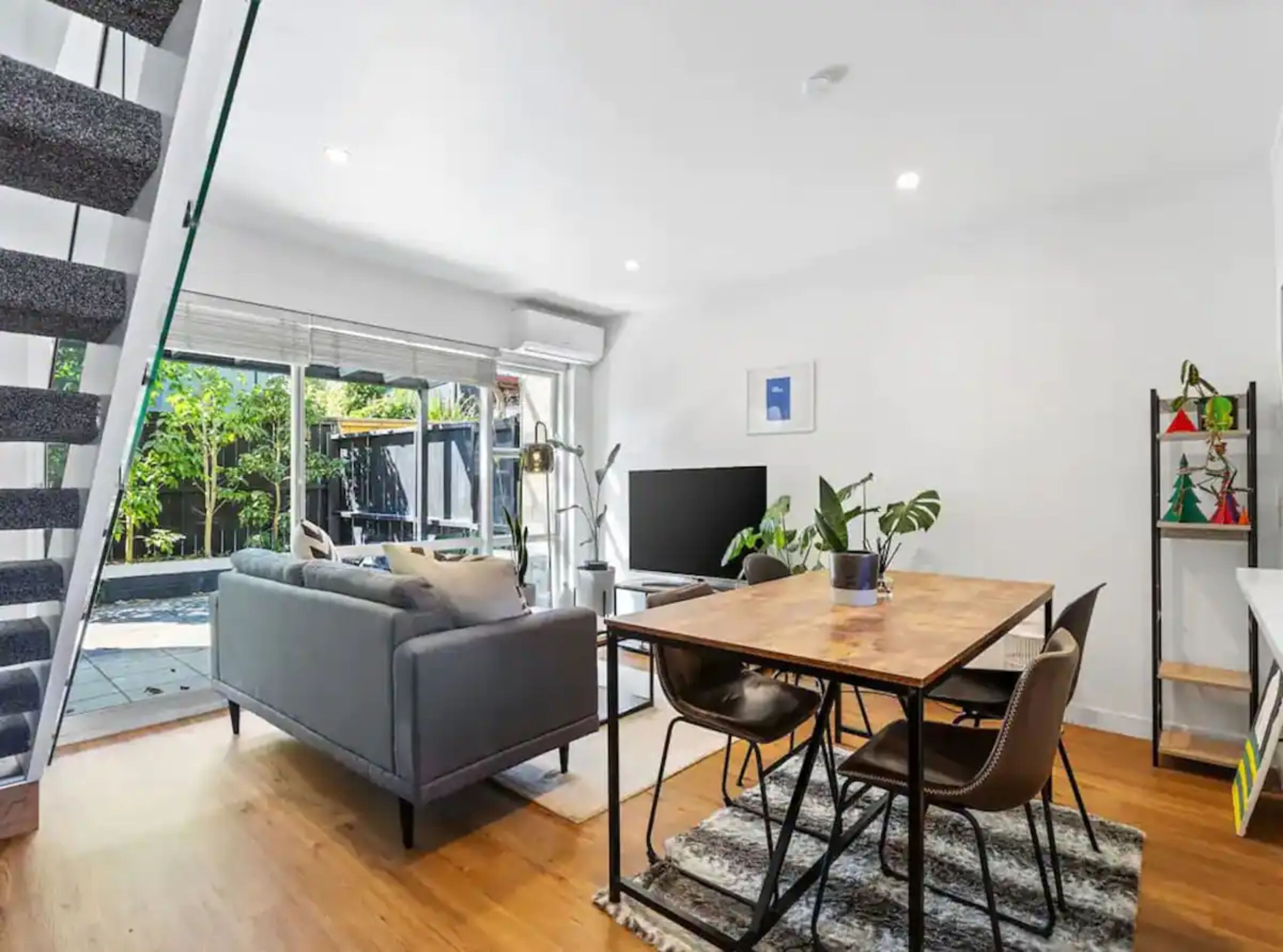 Lovely Ellerslie 2-Bedroom Unit