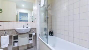 Apartment | Bathroom | Combined shower/bathtub, hair dryer, towels