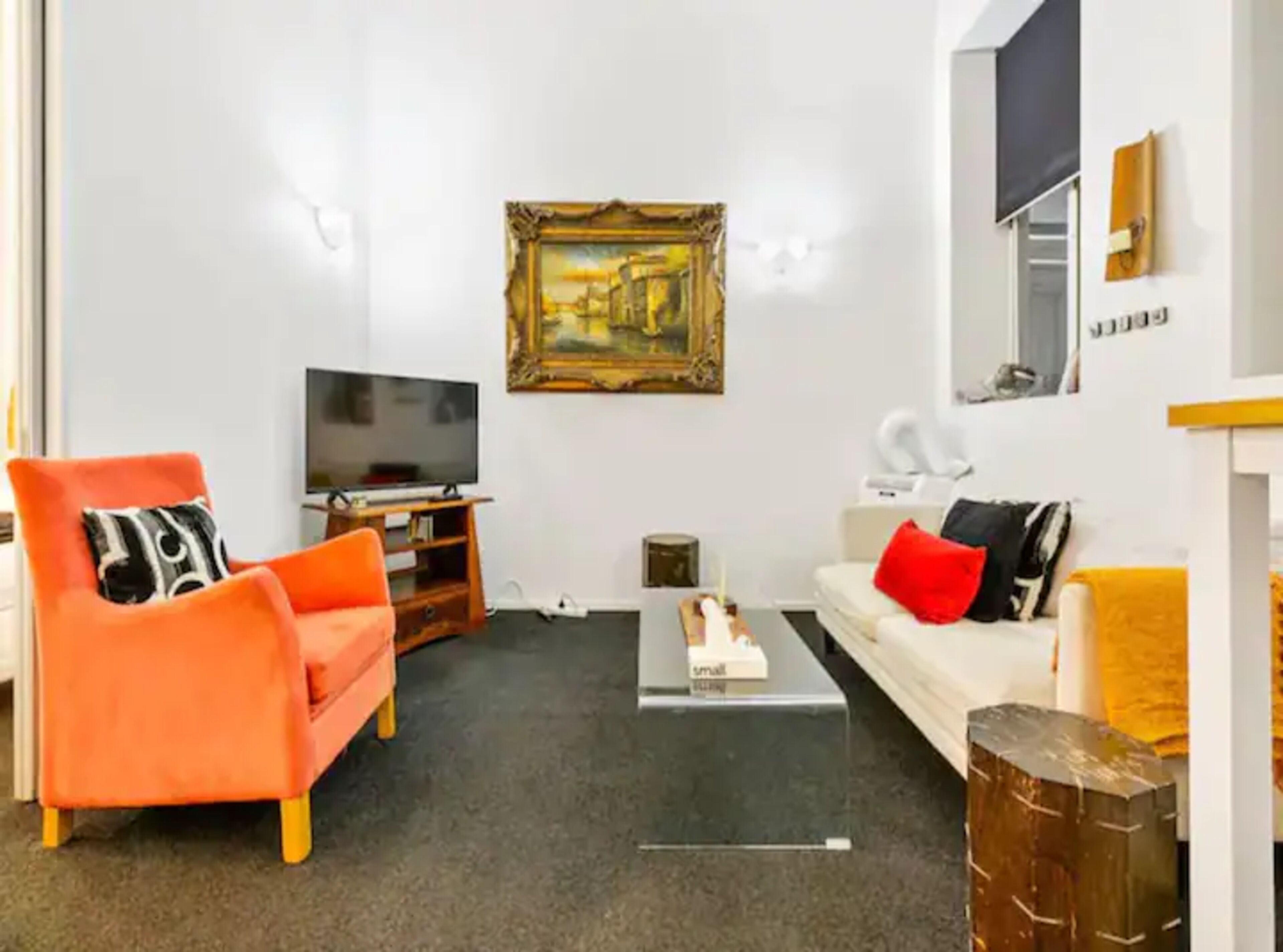 Lovely 1-Bedroom Apartment On Queen Street!