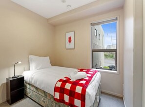 Apartment - Uptown Two Bedroom Apartment With The Essentials (Auckland)