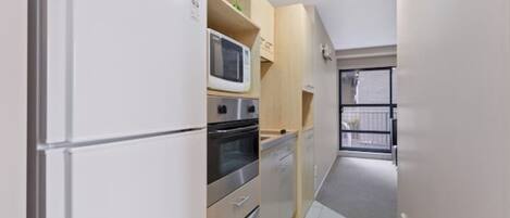 Lejlighed | Privat køkken | Køleskab, mikrobølgeovn, ovn, kogeplade