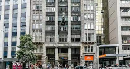 Stylish Loft Apt in CBD w/ King Bed I Zodiak Stays