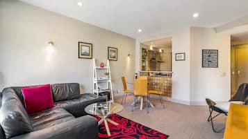 1 bedroom, individually decorated, individually furnished, desk