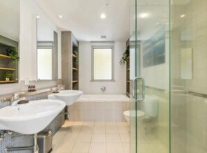 Apartment | Bathroom | Shower, designer toiletries, hair dryer, towels - Enormous CBD 1BR Unit w/ Parking by Zodiak Stays (Auckland)