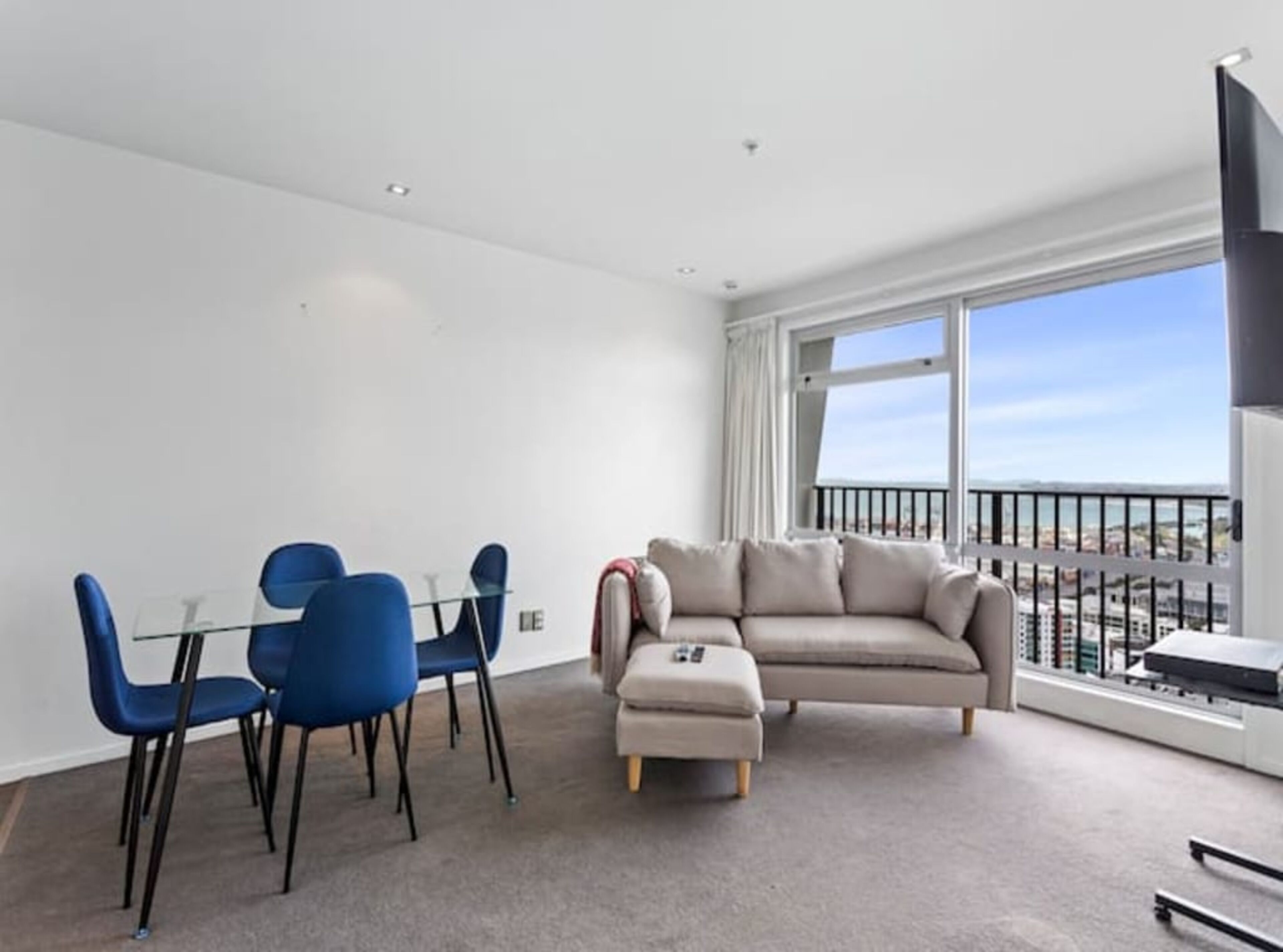 Glorious View - Free Pool, Gym And Parking!