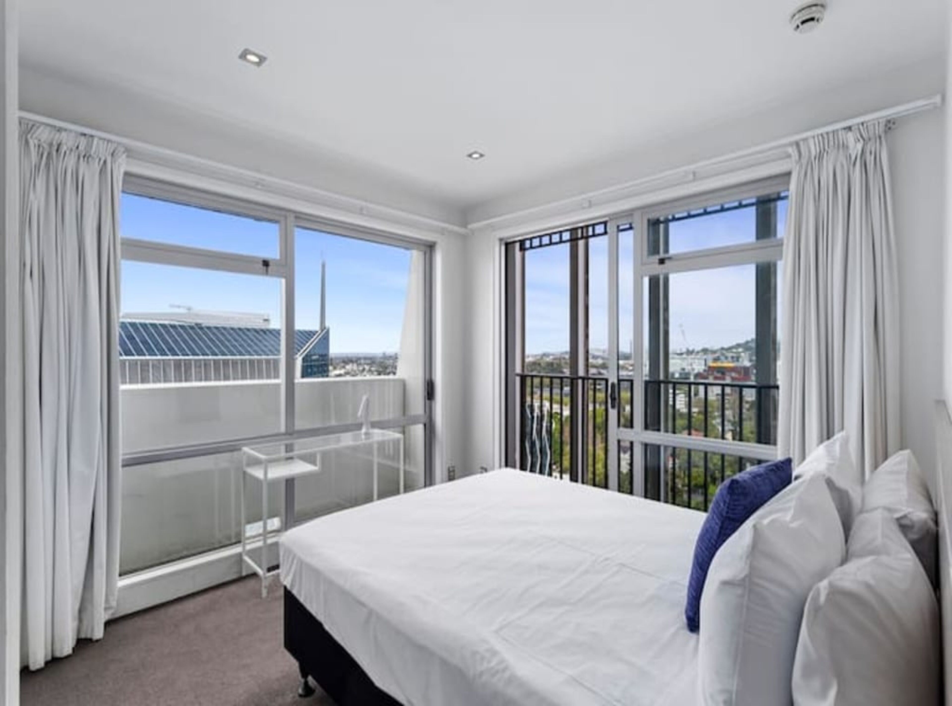 Glorious View - Free Pool, Gym And Parking!