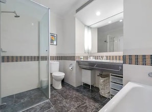 Apartment | Bathroom | Shower, hair dryer, towels