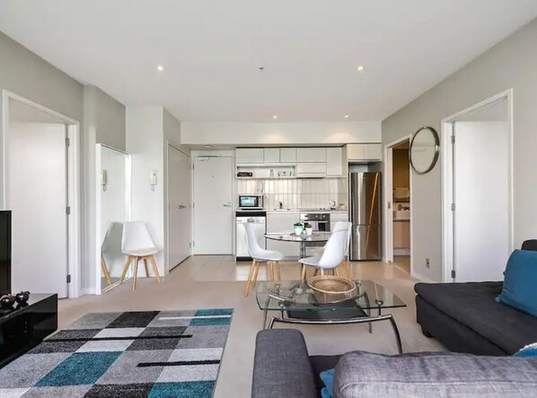 Appartement | 1 chambre, décor unique, ameublement unique, bureau