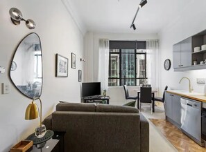Apartment - Cosy & Comfy studio on Queen St. by Zodiak Stays (Auckland)