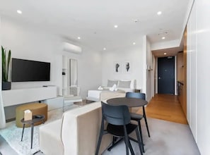 Apartment | 1 bedroom, individually decorated, individually furnished