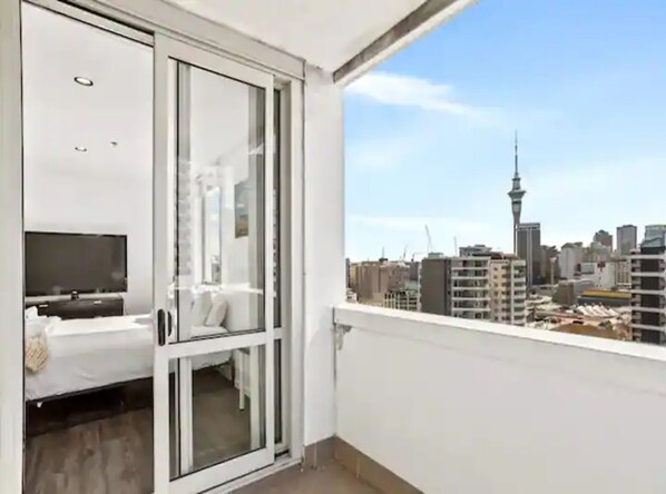 Terrace/patio - Modern 1 Bedroom in Auckland Central Zodiak Stays (Auckland)