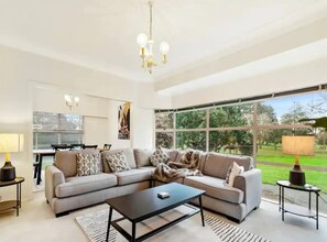 Interior - Stunning 4 Bedroom Home In Tranquil Rural Karaka (Karaka)