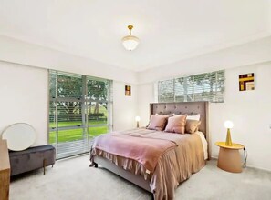 1 bedroom, individually decorated, individually furnished - Stunning 4 Bedroom Home In Tranquil Rural Karaka (Karaka)