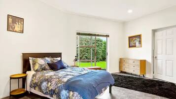 Apartment | 1 bedroom, individually decorated, individually furnished