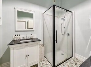 Bathroom - Fabulous Style On Queen Street! (Auckland)