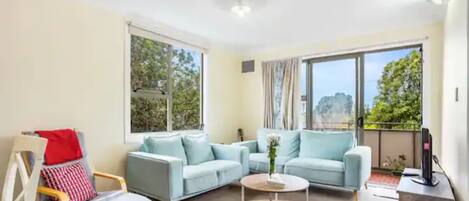 1 habitación, decoración personalizada y muebles diferentes