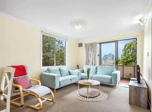 Apartment | 1 bedroom, individually decorated, individually furnished - Lovely 2-Bedroom Rental with Parking Zodiak Stays (Auckland)