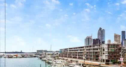 Stunning Views Of Viaduct Harbour! Free Parking