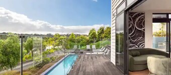 North Shore Mansion With 20M Pool