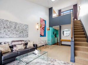 Interior - One-bedroom loft in Viaduct by Zodiak Stays (Auckland)