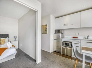 1 habitación, decoración personalizada y muebles diferentes