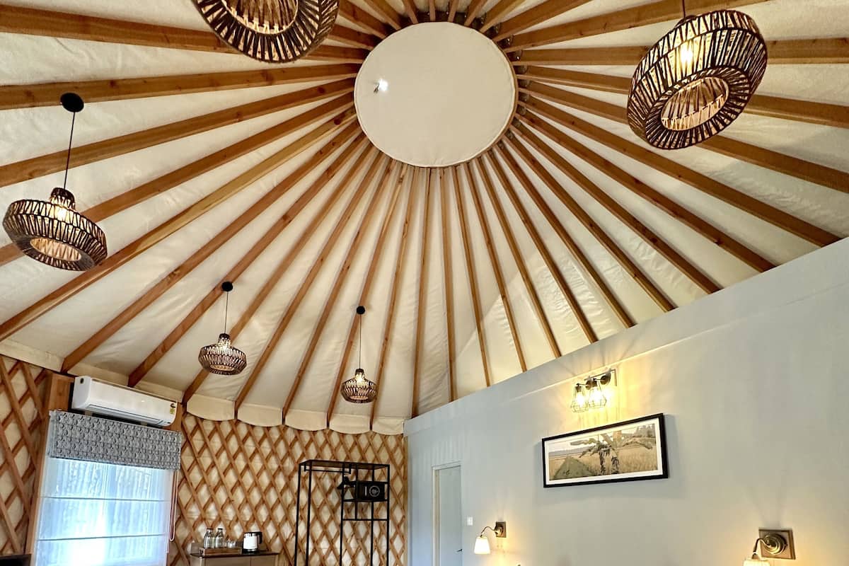 Luxe tent | 1 slaapkamer, een strijkplank/strijkijzer, beddengoed