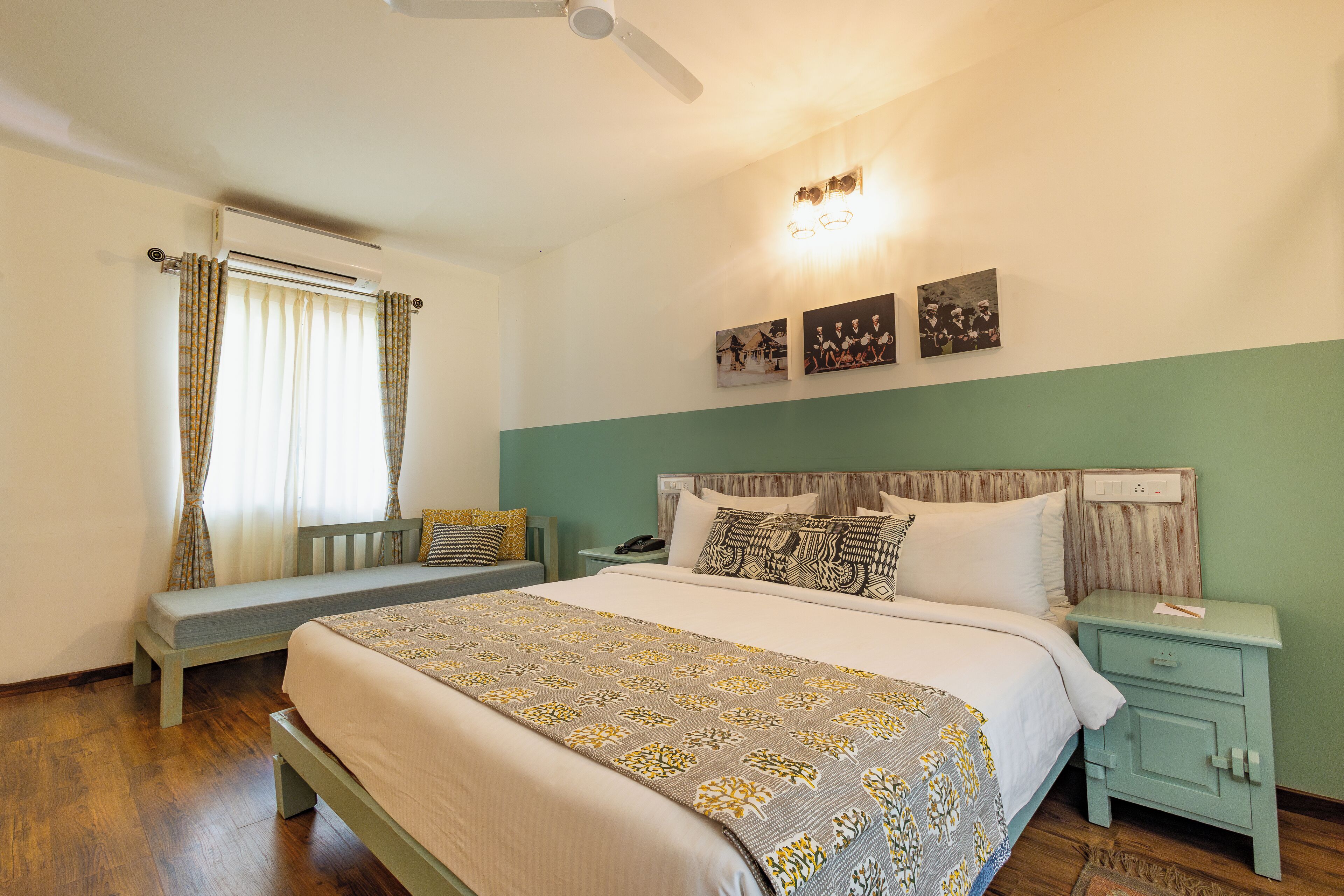 Classic Cabin, 1 Queen Bed | Iron/ironing board, bed sheets