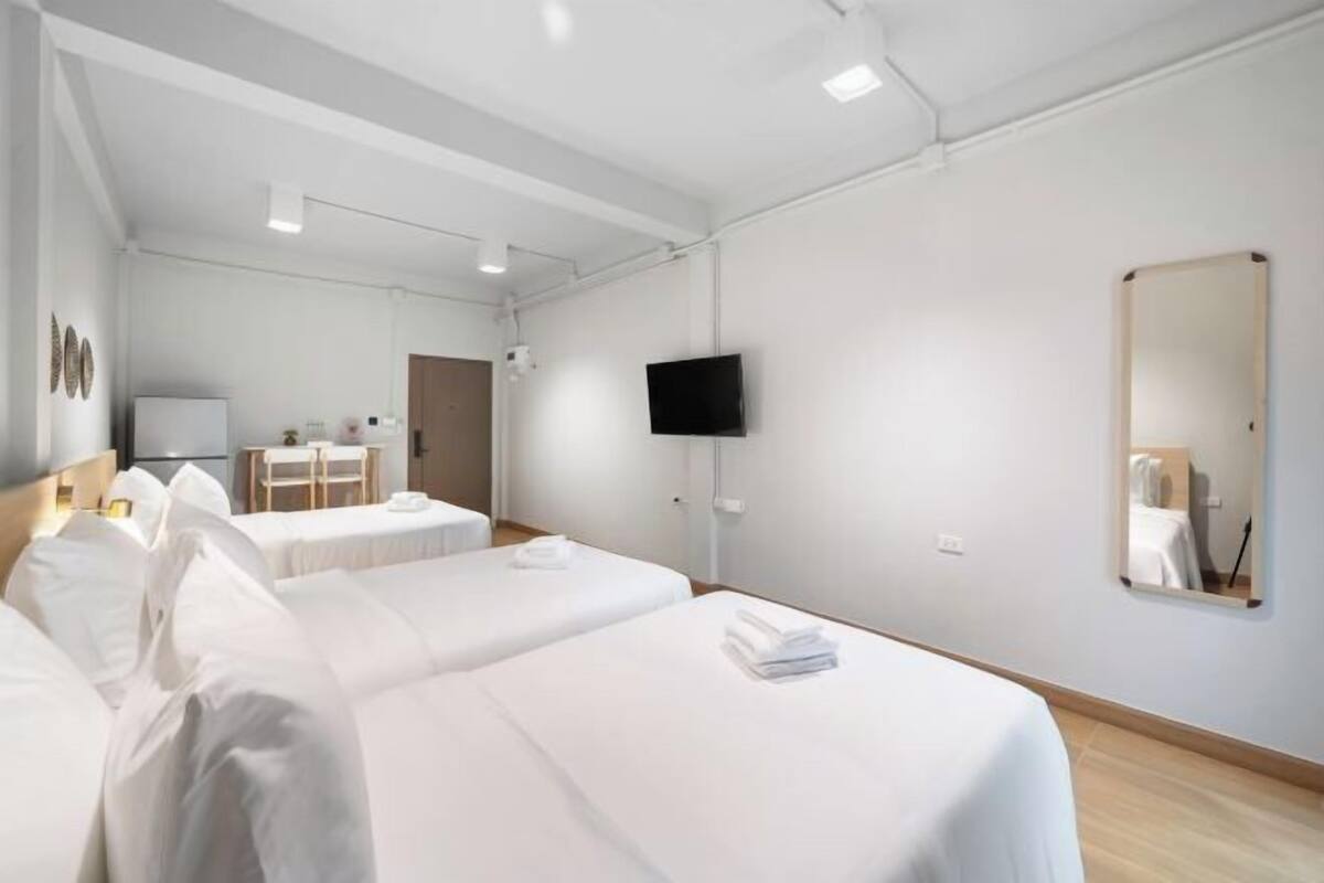 Minibar, WiFi (free), bed sheets