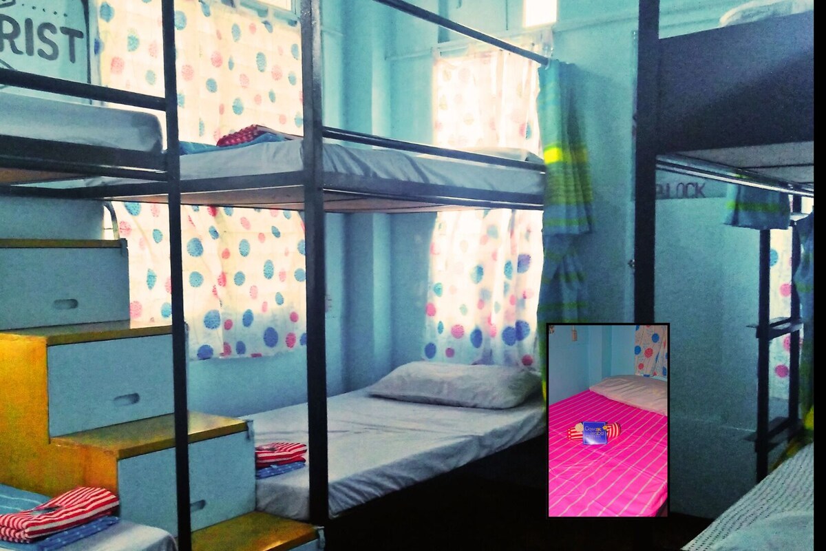 Family Single Room, Multiple Beds, Non Smoking, Shared Bathroom | Bed sheets