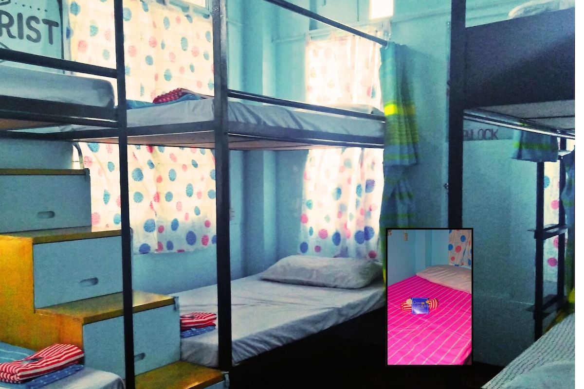 Family Single Room, Multiple Beds, Non Smoking, Shared Bathroom | Bed sheets
