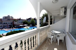 Outdoor dining - Bravo 1 Aparthotel (Nessebar)