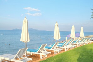 Private beach nearby, white sand, free beach shuttle, sun-loungers - Ahoy Hoi An Boutique Resort & Spa (Da Nang)