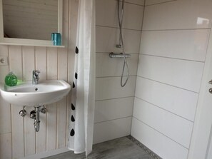 Shower - "Apartment Skagen 1" with small balcony - Swedish-style apartments (Papenburg)
