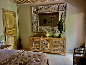 Royal Villa | Egyptian cotton sheets, premium bedding, pillowtop beds, minibar - Louka Beach Bali (Kubu)